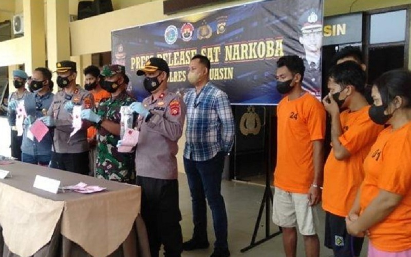 Suami Masuk Penjara karena Narkoba, Perempuan Ini Keliling Layani Pelanggan