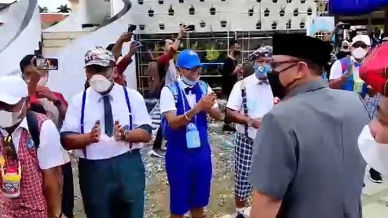 Hibur Anak-Anak saat Divaksin, Sejumlah Pejabat di Pemkot Tegal Kenakan Seragam TK 