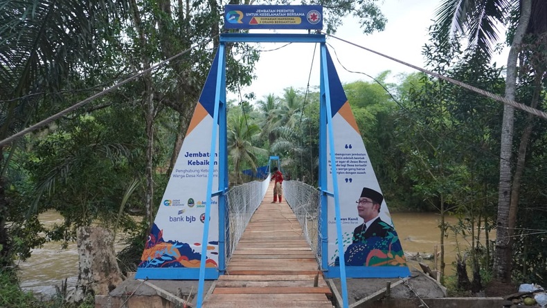 Dulu Bertaruh Nyawa di Sungai Cibuntur, Kini Warga Desa di Ciamis Bahagia Dapat Jembatan