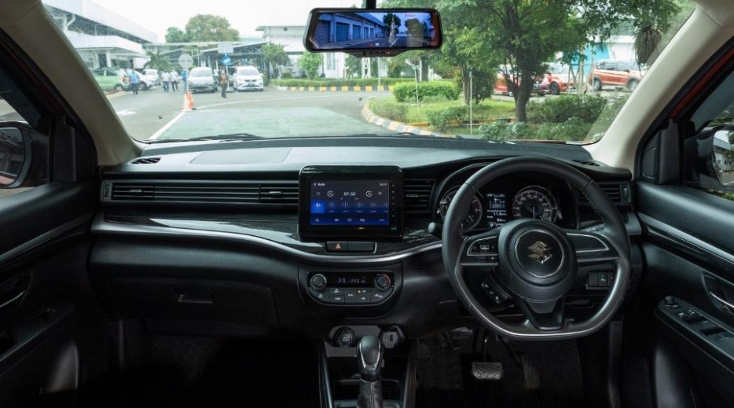 Kaca Mobil Berjamur di Musim Hujan, Begini Cara Mengatasinya 