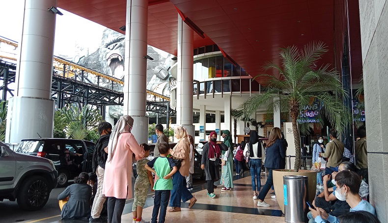 Omicron Mengancam, Warga Bandung Padati Pusat Perbelanjaan