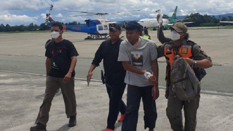 Penampakan Bharatu Bachtiar Terluka Ditembak KKB, Diinfus Dibawa ke RS Bhayangkara