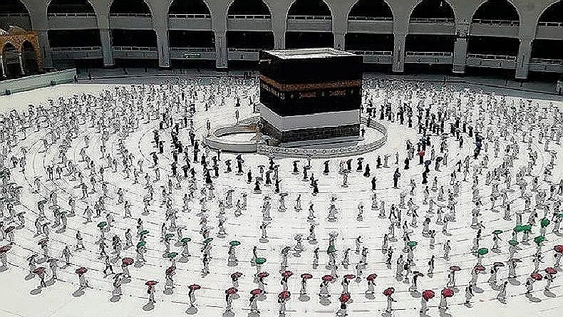 Belasan Anggota Tim Advance Umrah Positif Omicron Sepulang dari Arab Saudi