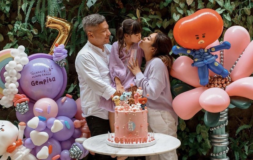 Gisel Pamer Foto Bahagia Rayakan Ultah Anak Bareng Gading Marten, Netizen: Rujuk Lagi Demi Gempi