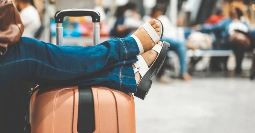 Terungkap, Pilot dan Pakar Larang Penumpang Pakai Sepatu Jenis Ini saat di Pesawat