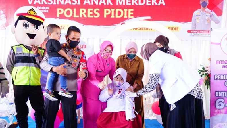 Putri Kapolres Jadi Anak yang Pertama Disuntik Vaksin Covid-19 di Pidie