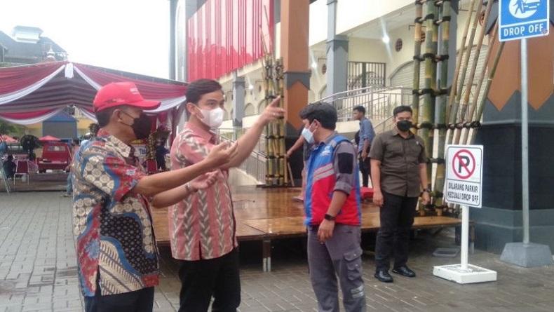 Gibran Cek Genangan Air di Pasar Legi Solo Jelang Diresmikan 