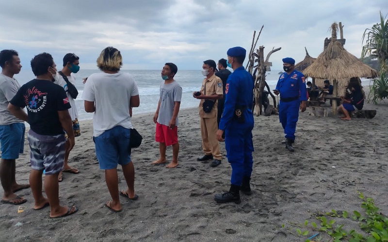 Penyelam Profesional Diterjunkan Cari Korban Hilang di Pantai Kerandangan