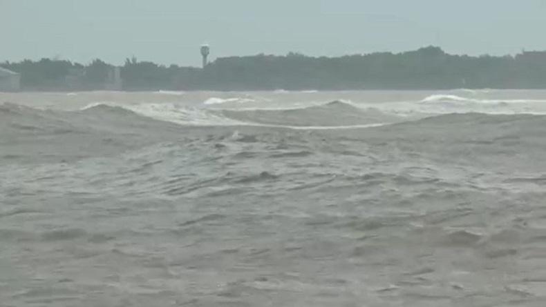 BMKG Deteksi Bibit Siklon di Dekat Bali, Waspada Gelombang Tinggi hingga 4 Meter