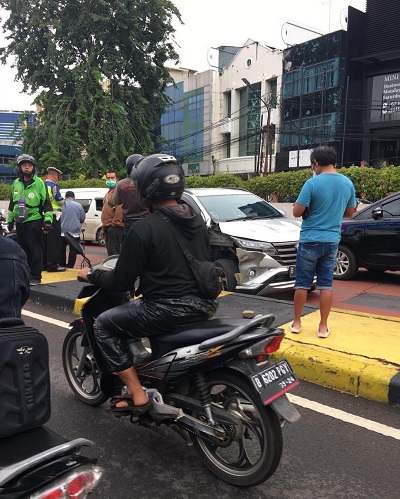 Ada Kecelakaan di Underpass Gandaria City, Jalan Sultan Iskandar Muda Macet
