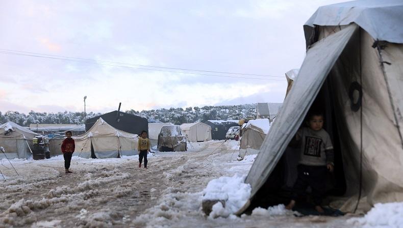 Badai Salju Landa Kamp Pengungsi, Puluhan Tenda Rusak