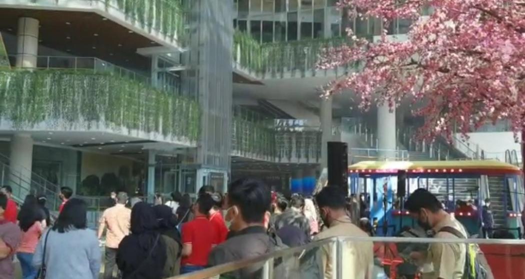 Pengunjung Aeon Sentul Panik, Asap Hitam Muncul dari Lantai 2