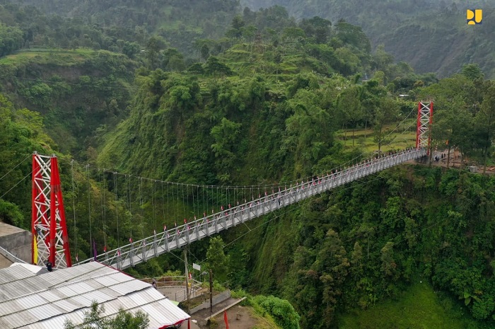 Jadi Obyek Wisata, Ini Penampakan Jembatan Gantung Girpasang yang Baru Diresmikan