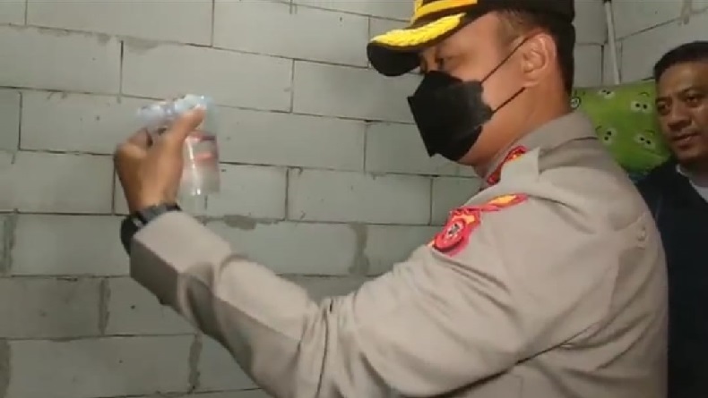 Polisi Gerebek Pabrik Ciu Berkedok Tempat Tinggal di Cihidueng Tasikmalaya 