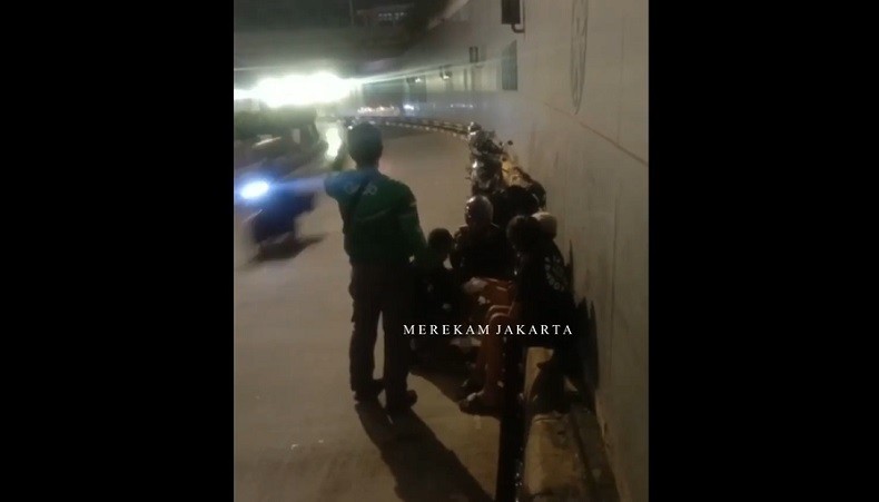 Pengendara Motor Berjatuhan di Underpass Senen Gegara Oli Tumpah