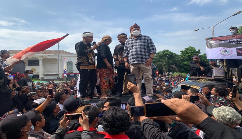 Didesak Massa, Ketua DPRD Karawang Dukung Pemecatan Arteria Dahlan 