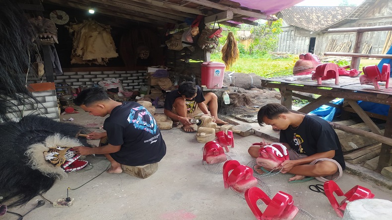 Sepi Job saat Pandemi, Group Seni Barong di Blora Ini Banting Setir Jadi Perajin 