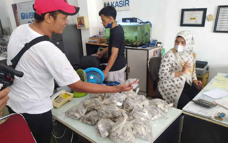   Polisi Ini Beli Motor Pakai Uang Koin Rp1.000 yang Dikumpulkan Selama 8 Tahun