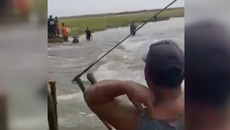 Tanggul Kali Ingas Bojonegoro Jebol Rusak Tanaman Padi, 1 Warga Nyaris Tewas Terseret Arus 