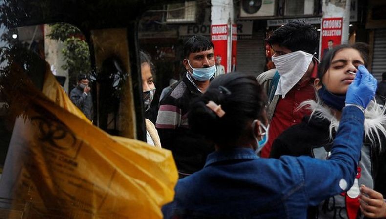 Omicron Mengganas di India, 333.000 Orang Terpapar Covid dalam Sehari