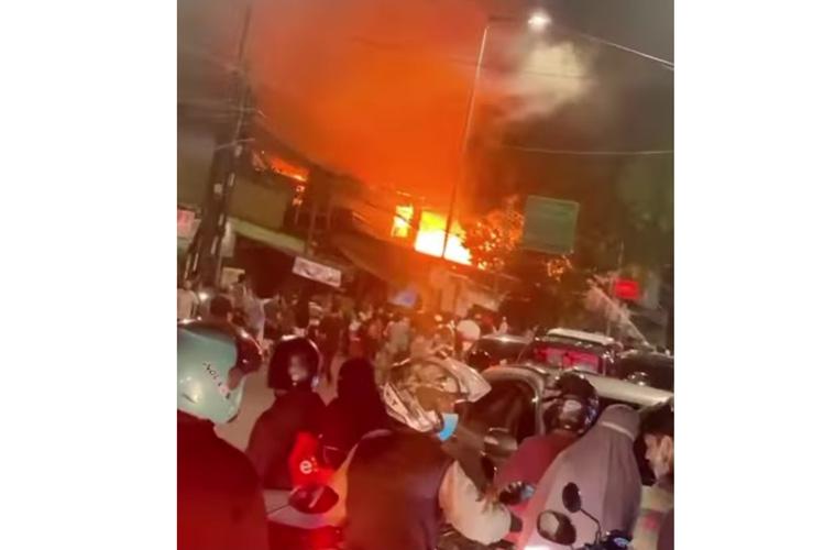 Lapak Gudang Kayu di Kalibata Jaksel Ludes Terbakar