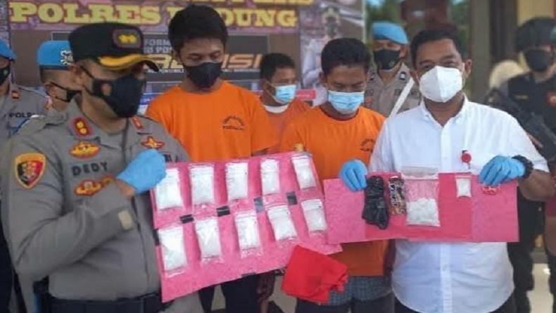 Tertangkap Basah Ambil 1 Kg Sabu di Semak-Semak, Pria Ini Pasrah Ditangkap Polisi
