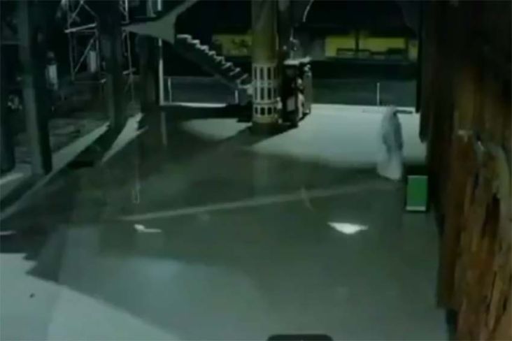  Pocong Jadi-jadian Ini Ambil uang Rp200.000 dari Kotak Amal Masjid di Demak