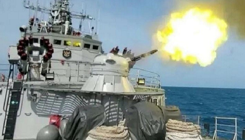 Aksi Menegangkan Kapal Perang TNI AL Tembak Musuh yang Menyerang Lewat Udara