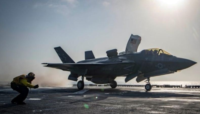 Jet Tempur F-35 AS Kecelakaan saat Mendarat di Kapal Induk, 7 Tentara Luka