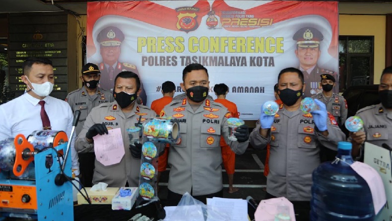 Ini Asal Ciu yang Dikemas Gelas Plastik Bergambar Doraemon dan Frozen di Tasikmalaya