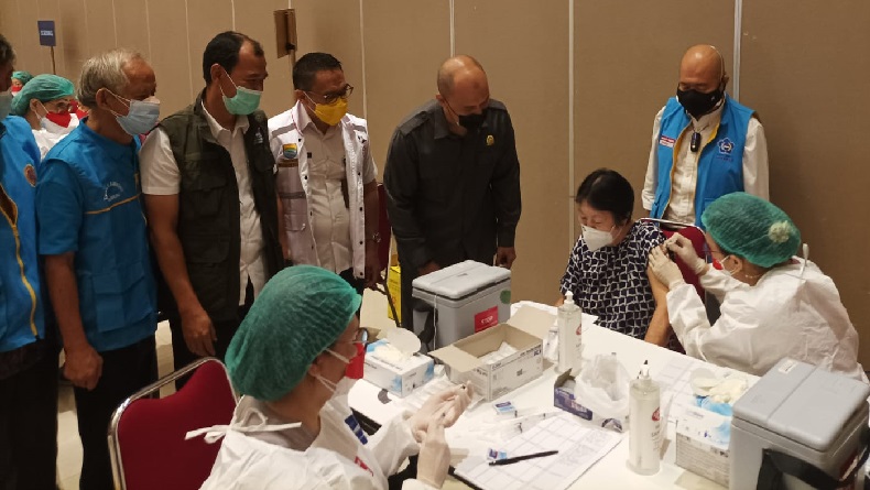1.700 Warga Kota Bandung Antusias Disuntik Vaksin Booster