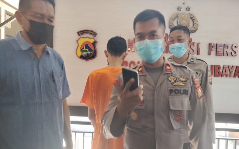 Pura-Pura Menolong, Pria Ini Bawa Kabur iPhone Milik Korban Kecelakaan