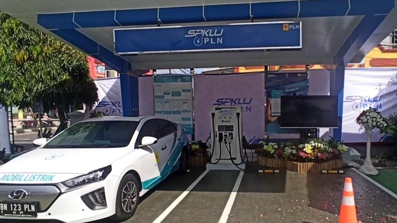 Pacu Penggunaan Kendaaraan Listrik, PLN Gandeng 14 Produsen Otomotif  