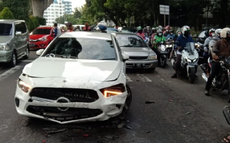 Tujuh Kendaraan Tabrakan Beruntun di Jalan Prapanca Raya Jaksel, 3 Pemotor Terluka