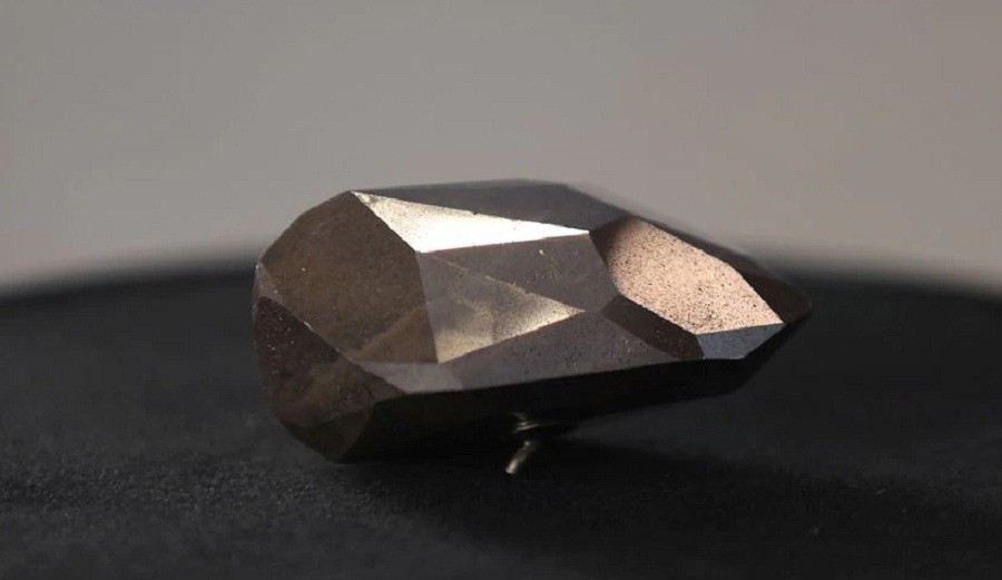 Berlian Hitam Penuh Misteri Ini Bakal Dilelang, Harga Ditaksir Capai Rp100 Miliar