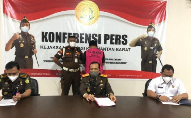 Kejati Kalbar Tahan Tersangka Korupsi Pengadaan Tanah BUMN Rp1,3 Miliar