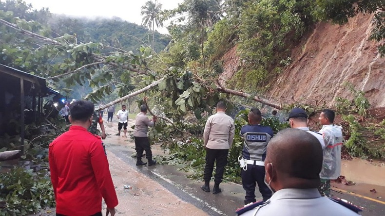 Curah Hujan Tinggi, Banjir Terjang Desa Tapaaog dan Longsor di KM 7 Mongkonai Kotamobagu