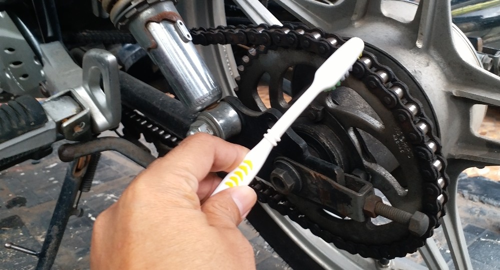 Cara Membersihkan Rantai Motor, Hindari Gunakan Sabun atau Bensin