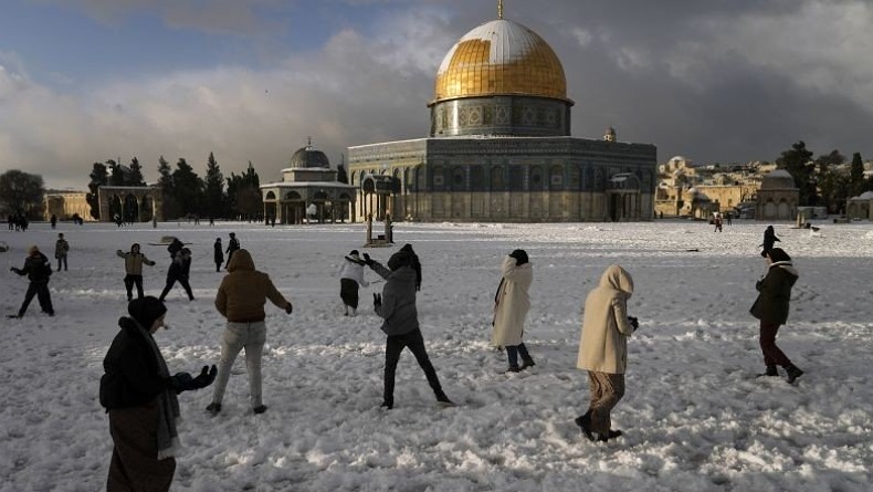 Pemandangan Serbaputih, Kompleks Masjid Al Aqsa Diselimuti Salju
