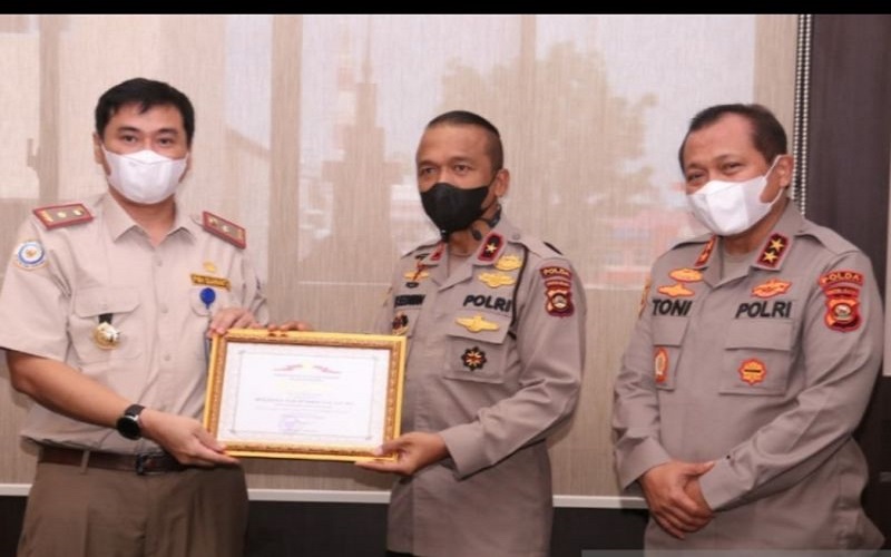 Gagalkan Penyelundupan Benur, Personel Polda Sumsel Terima Penghargaan 