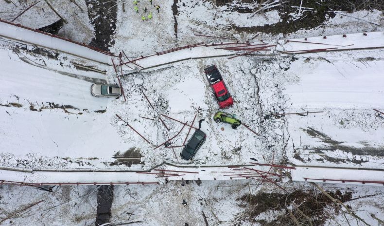 Jembatan di AS Ambruk Beberapa Jam Sebelum Kunjungan Presiden Joe Biden