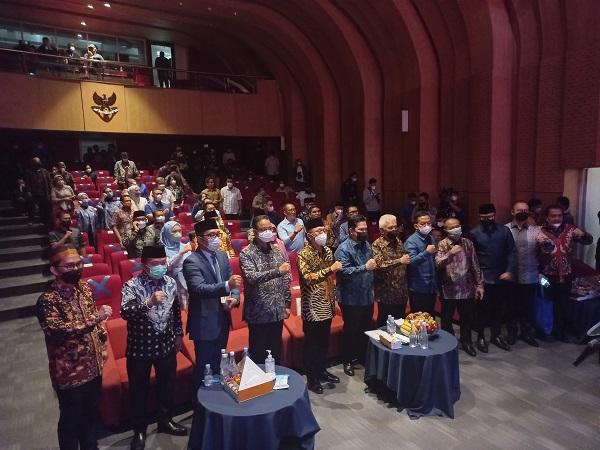 Puji JIS di Depan Anies Baswedan, Ridwan Kamil: Stadionnya Keren Pak