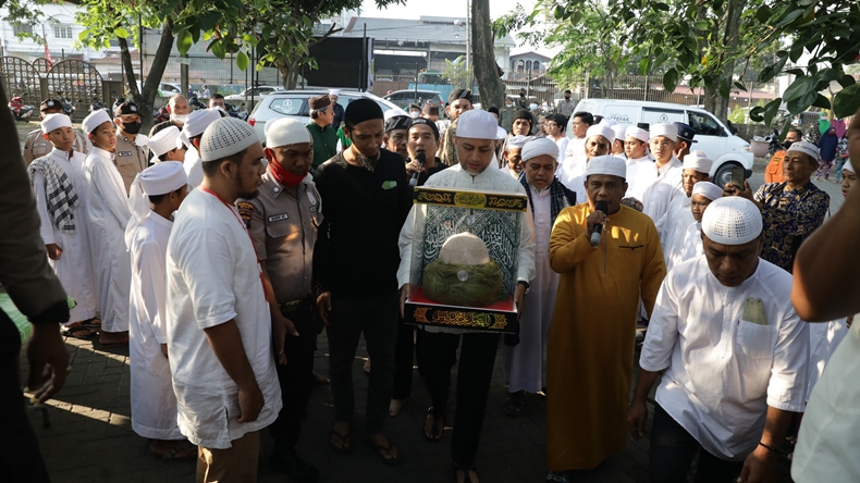 Masya Allah, Sorban Milik Rasulullah Dipamerkan di Halaman Masjid Al-Musannif Sumut