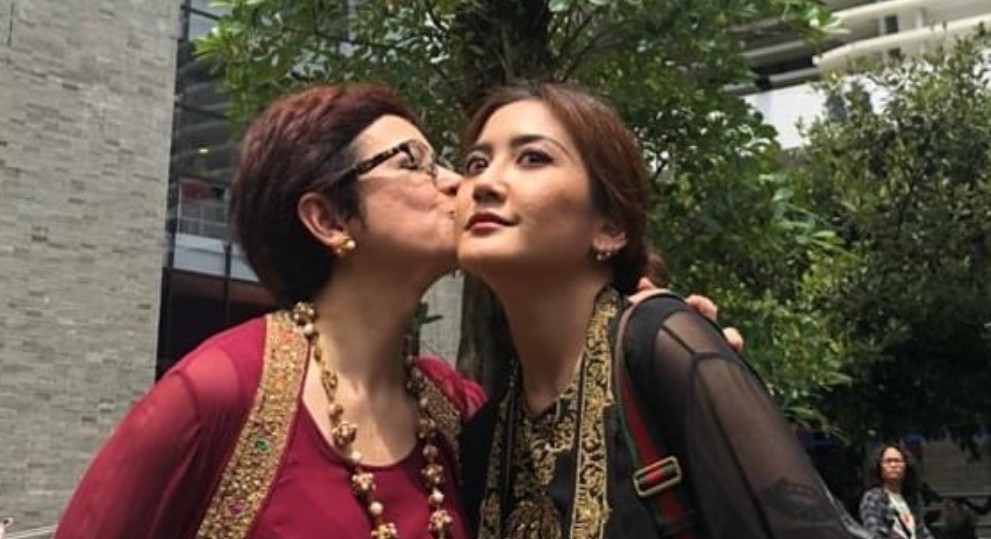 Ditinggal Putri Kesayangannya, Ini Doa Nurul Arifin untuk Mendiang Maura Magnalia