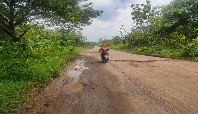 Belum Tersentuh Perbaikan, Jalan di Majalengka Rusak Parah