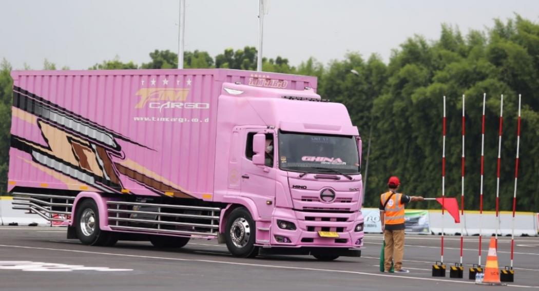 Tekan Angka Kecelakaan, Hino Gembleng Sopir Truk dan Bus Tingkatkan Keselamatan di Jalan