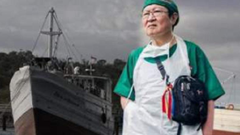 Kisah Inspiratif dr Lie Dharmawan, Keliling Indonesia untuk Mengobati Orang Gratis