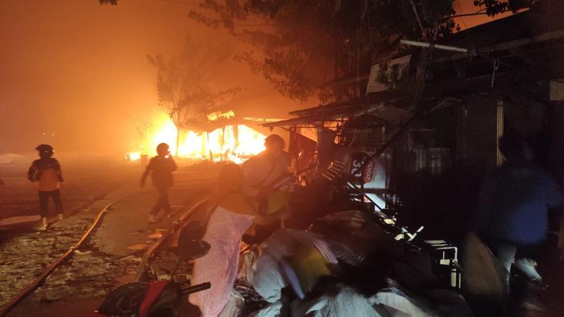Seratusan Kios di Kompleks Relokasi Pasar Johar Semarang Ludes Terbakar