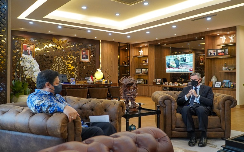 Bertemu Dubes Selandia Baru, Menko Airlangga Ajak Investasi Sektor EBT
