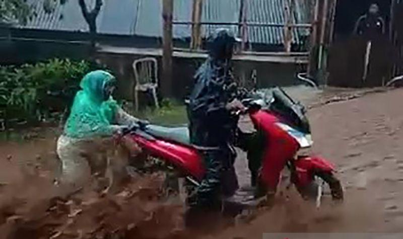 Banjir Bandang Terjang Jalan Provinsi Dataran Tinggi Dieng